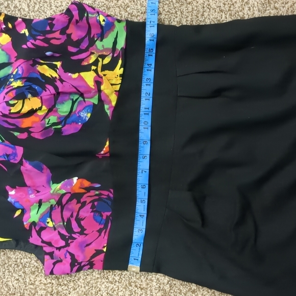 Trina Turk silk floral and black cap sleeve dress size 12 - Picture 8 of 13